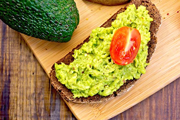 sal negra del himalaya y aguacate
